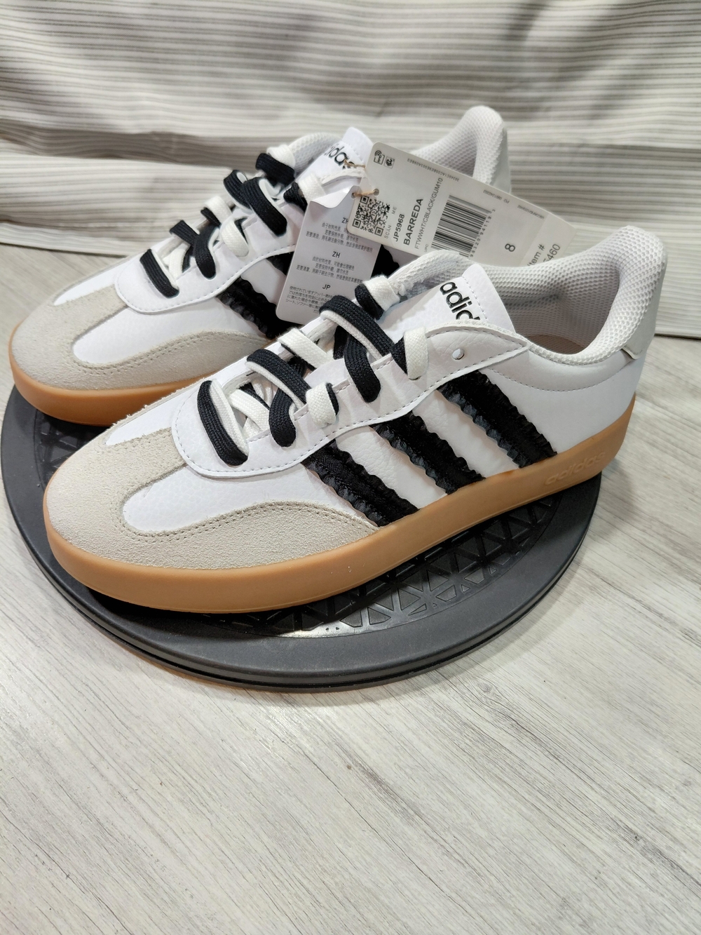 NEW Adidas Womens Barreda White & Black Gum-Soled Sneaker Leather/Suede Upper W8